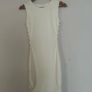 Elegant White Sleeveless Dress